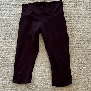 LULULEMON cropped leggings with mesh